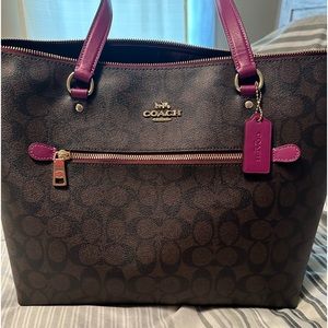 Coach purse like new. Just worn it twice.
